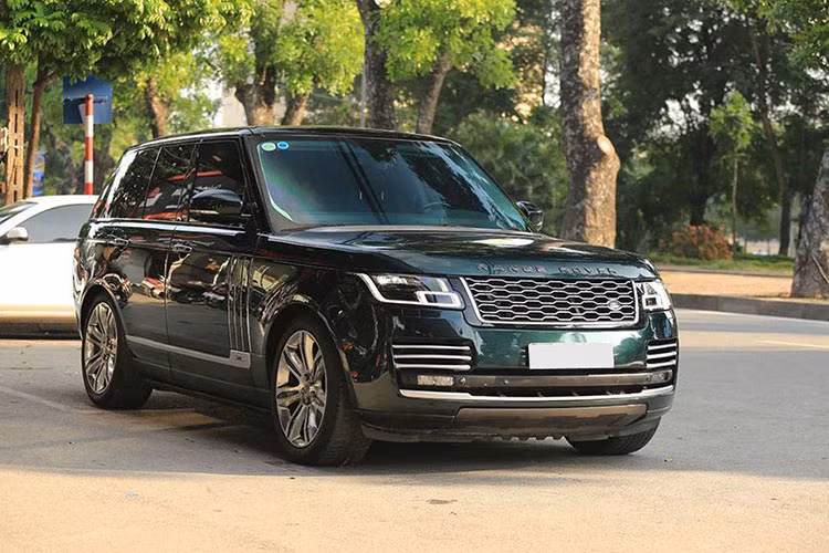 Hiện nay, giá xe Range Rover SVAutobiography tại Việt Nam không dưới 20 tỷ đồng. Đây là mức giá không hề dễ chịu. Chính vì điều này mà các chủ nhân đã sở hữu những mẫu xe Range Rover đời cũ tìm hiểu và mua các bộ body kit của phiên bản Range Rover SVAutobiography về để độ vừa có ngoại hình sang chảnh nhưng lại tiết kiệm khá nhiều.