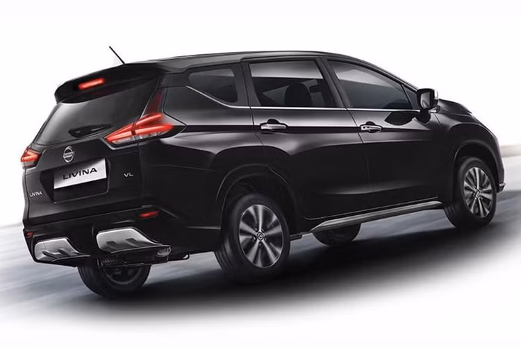 Tại thị trường Indonesia, Livina được Nissan phân phối 5 phiên bản gồm E MT, EL MT, EL AT, VE AT và bản cao cấp nhất VL AT. Tất cả các phiên bản đều trang bị 2 túi khí và hệ thống phanh ABS/EBD. Riêng phiên bản VE và VL được bổ sung thêm hệ thống hỗ trợ phanh tự động, hệ thống cân bằng động và camera lùi.