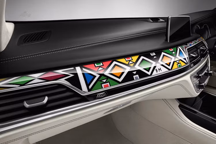 Dựa trên phiên bản BMW 740Li, động lực của xe đến từ động cơ xăng I6 tăng áp kép TwinPower Turbo đạt công suất 326 mã lực và mô-men xoắn cực đại 450Nm, hộp số tự động 8 cấp Steptronic cho phép xe tăng tốc 0-100km/h mất 5,6 giây.