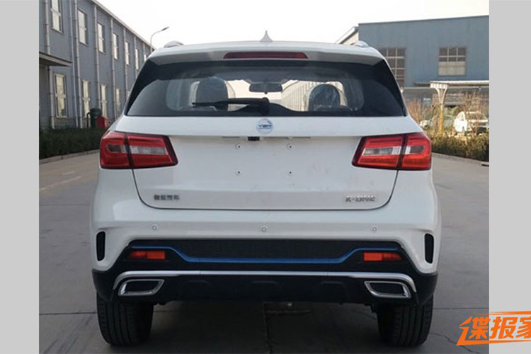 Xe có trọng lượng không tải 1.400 kg và được thiết kế để chạy điện hoàn toàn. Động cơ điện duy nhất trên K-One có công suất làm việc khoảng 53 mã lực và có công suất tối đa tới 128 mã lực. Động cơ này sẽ nhận năng lượng từ bộ pin lithium-ion được sản xuất bởi Harbin Coslight Power.