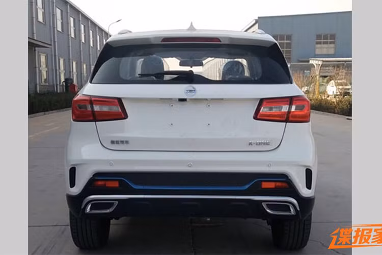 Xe có trọng lượng không tải 1.400 kg và được thiết kế để chạy điện hoàn toàn. Động cơ điện duy nhất trên K-One có công suất làm việc khoảng 53 mã lực và có công suất tối đa tới 128 mã lực. Động cơ này sẽ nhận năng lượng từ bộ pin lithium-ion được sản xuất bởi Harbin Coslight Power.