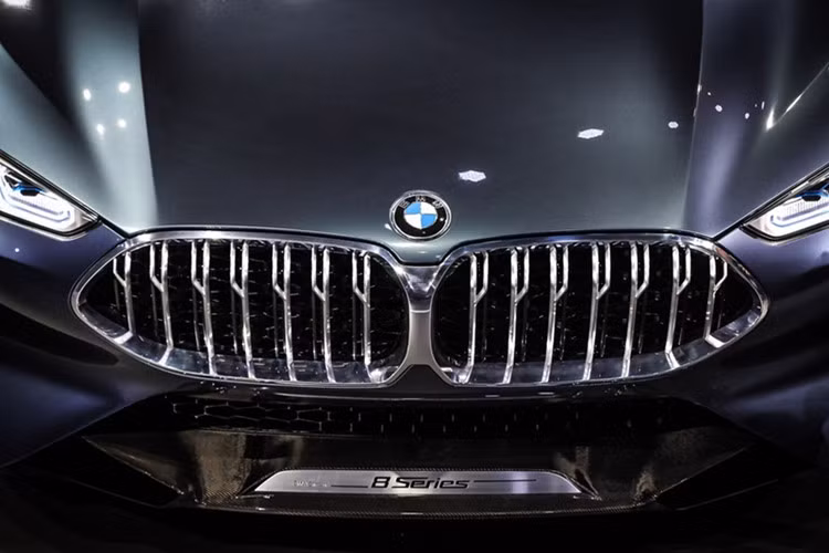 Đến nay mẫu xe ý tưởng BMW 8-Series concept đã chính thức được đưa lên dây chuyền sản xuất, sẵn sàng cho việc ra mắt một phiên bản thương mại trong năm 2018. Mô hình sản xuất sẽ rất gần với bản concept.