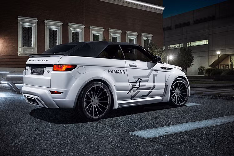 Evoque Convertible vốn đã là một trong những mẫu Range Rover nhận không ít lời chê bai của giới chuyên môn, một phần là bởi sự vô nghĩa của nó nhưng đưa thêm vào phụ tùng độ thân rộng, chắn bùn, tấm cản va, tấm chắn hai bên quá lố và bộ la-zăng khổng lồ chỉ làm tổng thể diện mạo của xe thêm tồi tệ.
