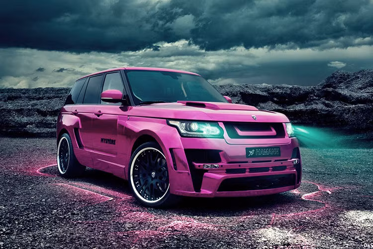 Chốt lại danh sách là một sản phẩm sáng tạo có tính thảm họa khác của Hamann. Range Rover Mystere có bộ la-zăng 23-inch “gào thét” đòi sự chú ý, một hệ thống treo khiến nó thấp hơn 1,5 cm, hệ thống 4 ống xả, vòm bánh loe, tấm cản va phía trước tích hợp đèn LED diêm dúa.