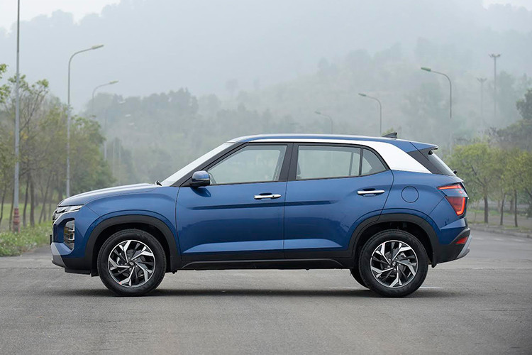 Nằm ở phân khúc SUV đô thị cỡ B, Hyundai Creta hoàn toàn mới sẽ thay thế cho Hyundai Kona hiện có. Thực tế, Creta đã từng phân phối ở Việt Nam nhưng đến năm 2018, mẫu xe này đã bị Hyundai Kona thế chỗ.