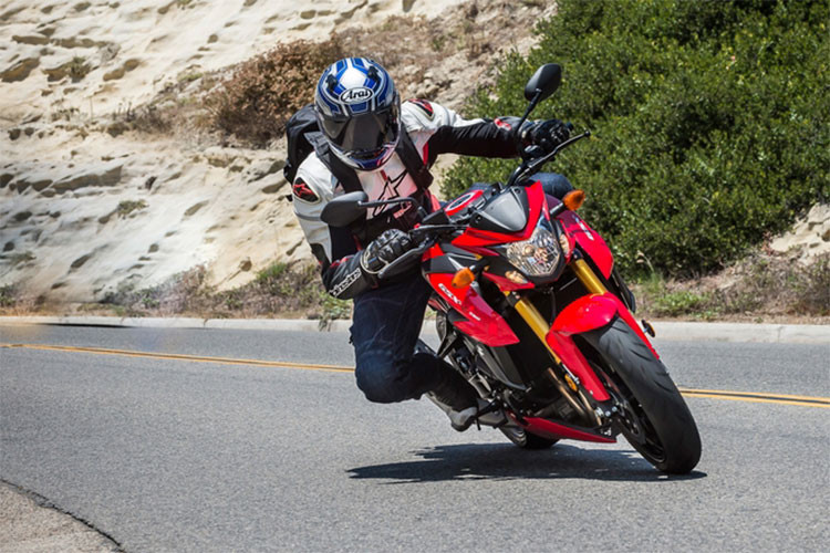 Tại thị trường Ấn Độ, mẫu naked-bike Suzuki GSX-S750 phiên bản 2018 có khả năng đối đầu với các đối thủ mạnh như; Kawasaki Z900, Triumph Street Triple và Yamaha MT-09 hiện đang được bán ra.