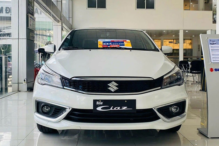 Swift là sản phẩm nổi bật của hãng, việc dừng chân ở thời điểm hiện tại có thể chỉ là tạm thời để thay thế bởi mô hình hoàn toàn mới. Về phía XL7, động cơ xăng của dòng MPV này cũng đã bị khai tử và thay thế hoàn toàn bằng máy hybrid vốn đang trở thành xu hướng lựa chọn của phần đông người dùng.