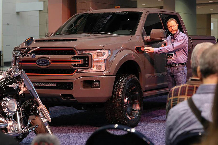 Mức giá này có thể thấy là khá cao so với các phiên bản của mẫu xe bán tải Ford F-150 2019 hiện tại đang có giá khởi điểm từ 28.155 USD, và thậm chí cao cấp nhất là F-150 Limited có giá từ 67.135 USD. Chiếc F-150 Raptor 2019 có giá từ 52.855 USD.