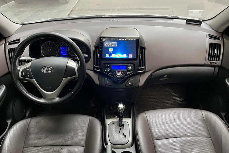 Nhờ sự thoáng rộng hơn các đối thủ, kích cỡ của Hyundai i30 CW đời 2010 mang lại sự thuận tiện cho các chị em khi đi siêu thị hay cho cả một gia đình nhỏ trong chuyến đi du lịch dài ngày.