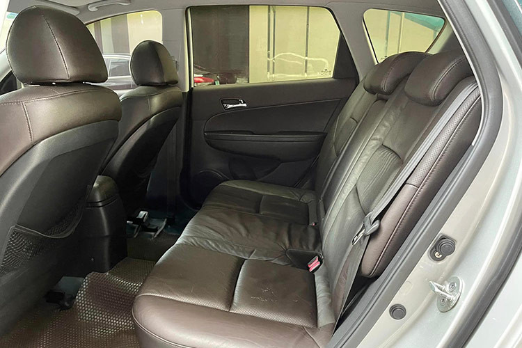 Hyundai i30 CW có 2 phiên bản động cơ 1.6 lít và 2.0 lít nhưng ở Việt Nam, xe chỉ được trang bị động cơ xăng 1.6 4 xi lanh thẳng hàng, đi kèm hộp số tự động 4 cấp. So với đa số các mẫu xe hiện nay dùng động cơ 1.5 thì cỗ máy 1.6 lít ở i30 CW không quá yếu, sức mạnh vừa đủ nhưng hộp số 4 cấp cho khả năng tăng tốc không thật sự mượt mà, êm ái như các dòng xe đời mới.