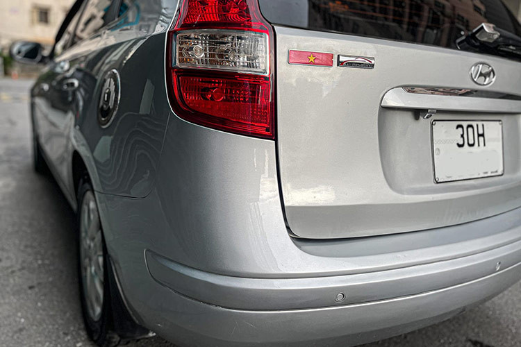 Nhờ chiều dài lớn hơn 200 mm so với bản thường nên khoang chứa đồ được cải thiện đáng kể với dung tích lên tới gần 1.450 lít. Đây là ưu điểm rất lớn ở phiên bản CW của Hyundai i30, rất hiếm các mẫu xe hiện đại ngày nay có không gian chứa đồ lớn như vậy.