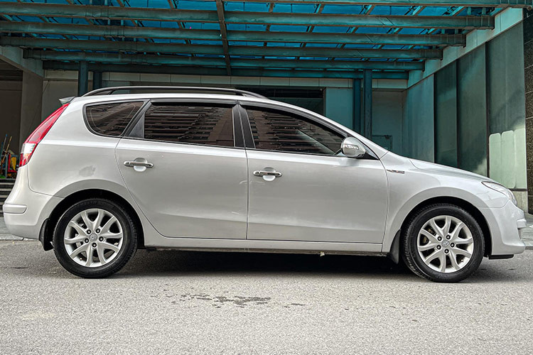 Ở phân khúc xe hạng C tại Việt Nam khi đó, số lượng các hãng xe tham gia là tương đối đông đảo, có thể kể đến Mazda3, Toyota Corolla Altis, Hyundai i30, Ford Focus, Kia Forte, Honda Civic.