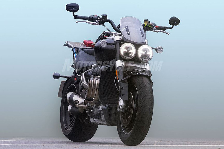 Hiện đã bị khai tử tại các nước châu Âu do không đạt tiêu chuẩn khí thải Euro 4, tuy nhiên chắc chắn mẫu cruiser "hạng nặng" - siêu môtô Triumph Rocket III sẽ có thế hệ mới ngay trong năm nay.