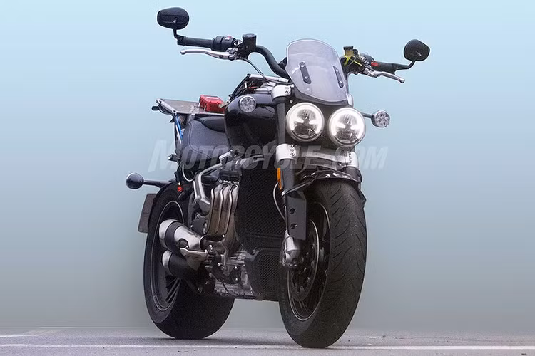 Hiện đã bị khai tử tại các nước châu Âu do không đạt tiêu chuẩn khí thải Euro 4, tuy nhiên chắc chắn mẫu cruiser "hạng nặng" - siêu môtô Triumph Rocket III sẽ có thế hệ mới ngay trong năm nay.