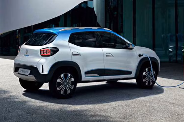 Từng được cho ra mắt trước đây bởi mẫu concept K-ZE ở Triển lãm Ô tô Paris mùa thu năm ngoái, nó là mẫu xe điện đầu tiên của nhãn hiệu Pháp nhắm tới thị trường Trung Quốc, nhưng nó sẽ không chỉ giới hạn ở nước này mà còn sẽ được bán ở các thị trường quốc tế khác nữa. 