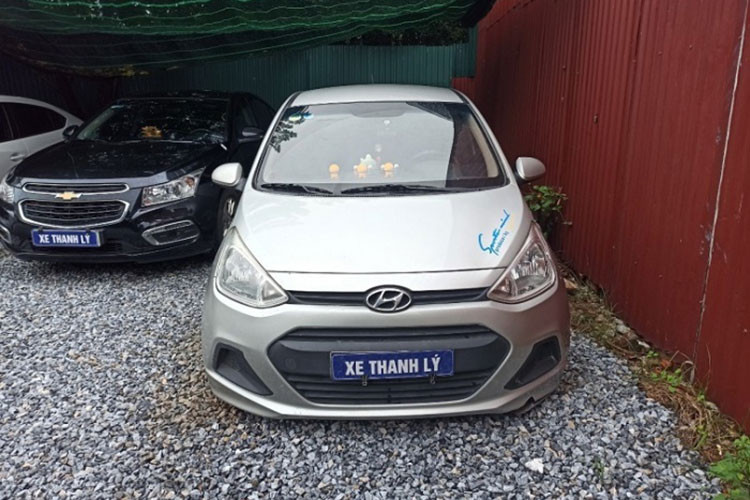 Theo quan sát và tìm hiểu loạt xe các ngân hàng đang thanh lý hiện nay, thì lượng ôtô thu hồi và rao bán của các ngân hàng tăng mạnh trong một năm trở lại đây. Xe giữ lại lâu thì càng sụt giá, mà bán cũng gặp nhiều khó khăn dù đã giảm giá nhiều lần.