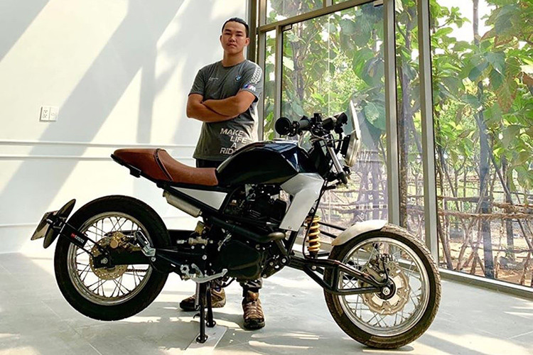 Theo Nghĩa chia sẻ, “Ý tưởng chiếc xe môtô NC7 concept của mình xuất phát từ những chiếc môtô trong phim khoa học viễn tưởng, rồi cách đây khoảng 2 năm mình bắt đầu nghiên cứu về phương thức hoạt động của những hệ thống lái phi truyền thống".