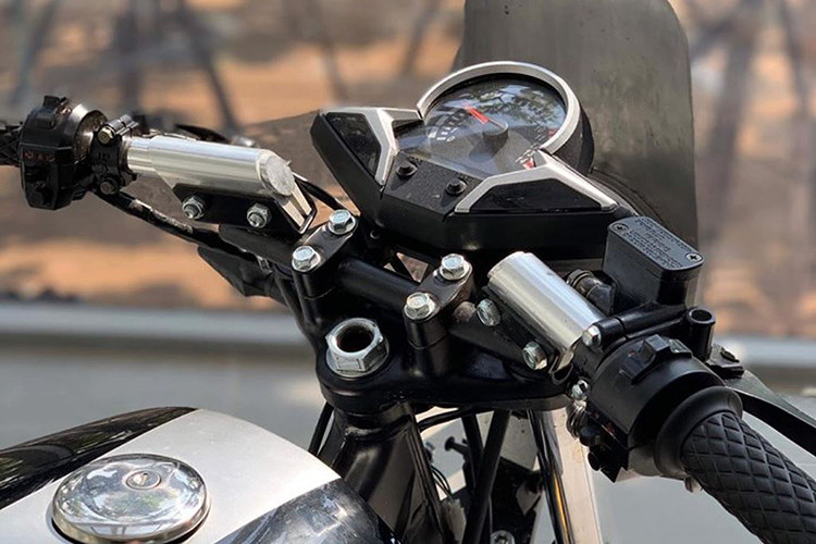 Được biết bản độ xe môtô NC7 này thực hiện trên chiếc Honda CB125T, với điểm nhấn là hệ thống lái HCS. Nói sơ qua về hệ thống lái HCS, theo nhiều tài liệu ghi chép tuy không phải là nhà sản xuất sáng tạo ra hệ thống này nhưng hãng Bimota, Ý đã khiến hệ thống lái này trở nên nổi tiếng thế giới và trở thành thương hiệu của dòng xe Bimota Tesi.