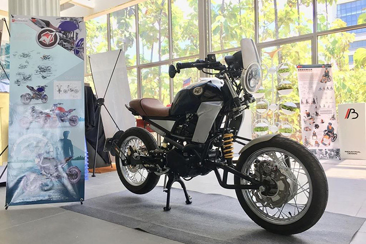 Dự án NC7 concept do Nghĩa nghiên cứu và thực hiện khoảng 3 năm, từ lúc còn học năm 2 ngành thiết kế tạo dáng sản phẩm. Hai năm đầu tiên mình nghiên cứu về những hệ thống lái phi truyền thống và hứng thú với hệ thống lái Hub Center Steering (HCS), năm cuối bắt đầu phác thảo chi tiết tạo hình chiếc xe trên phần mềm 3D.