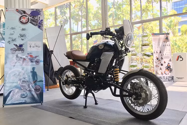 Dự án NC7 concept do Nghĩa nghiên cứu và thực hiện khoảng 3 năm, từ lúc còn học năm 2 ngành thiết kế tạo dáng sản phẩm. Hai năm đầu tiên mình nghiên cứu về những hệ thống lái phi truyền thống và hứng thú với hệ thống lái Hub Center Steering (HCS), năm cuối bắt đầu phác thảo chi tiết tạo hình chiếc xe trên phần mềm 3D.