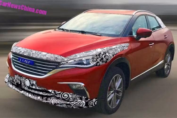 Hãng ôtô giá rẻ Zotye Trung Quốc thời gian vừa qua đã rất nổi tiếng với những mẫu xe "nhái" thiết kế như Zotye SR8 rất giống siêu xe Porsche Macan, T800 sao y bản chính của xe sang Range Rover Sport.