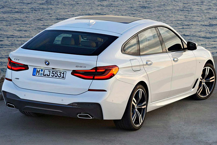 Các khách hàng khi mua xe cũng có thể trả thêm tiền để nhận được hệ dẫn động bốn bánh xDrive (AWD) với hệ thống kiểm soát hệ thống treo - Executive Drive Pro kết hợp cùng với hệ thống cân bằng chống lật chủ động Active Roll Stabilization (ARS).