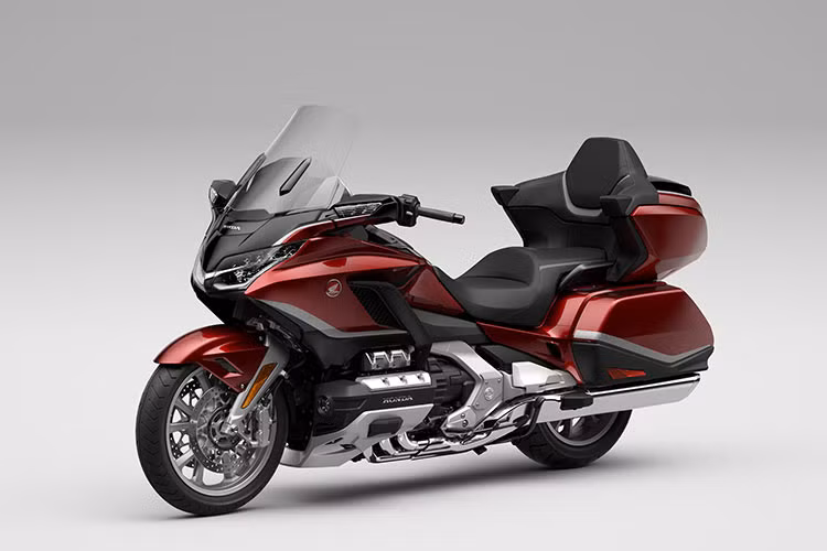 Với các nâng cấp mới, giá xe Honda Gold Wing 2021 tại Việt Nam đã được điều chỉnh tăng lên 1,23 tỷ đồng, tăng 30 triệu đồng so với phiên bản cũ.