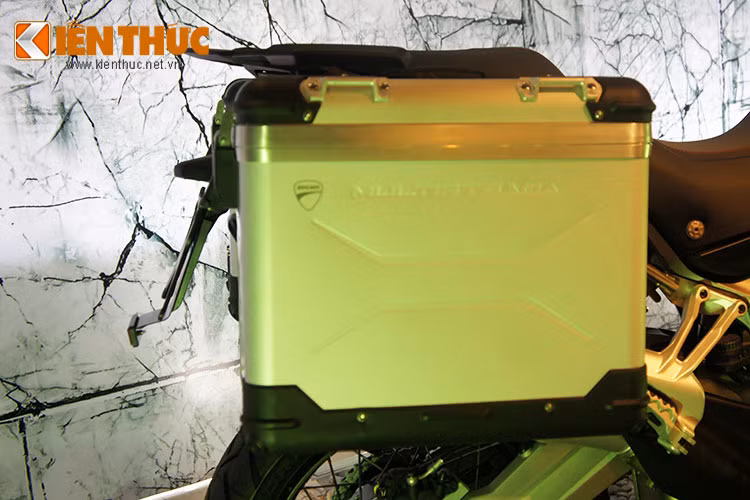 Cùng với công nghệ Riding Mode (4 chế độ Enduro, Touring, Sport và Urban) đây thực sự là một chiếc xe đa dụng đúng nghĩa với khối động cơ mạnh mẽ, linh hoạt nhưng vẫn đảm bảo nghiêm ngặt tiêu chuẩn khí thải Euro 4 với hệ thống ông xả mới.