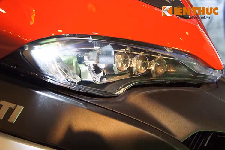 Bước chân vào một phân khúc mới của những tín đồ thích xê dịch trên toàn thế giới, Ducati tự tin với thiết kế đâm chất thể thao trang bị hàng loạt các tính năng tiên tiến phục vụ cho việc off-road.