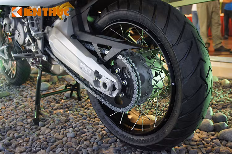Không những vậy, công nghệ Bluetooth trên Multistrada Enduro cho phép kết nối điện thoại thông minh với ứng dụng Multistrada Link App (phiên bản iOS và sớm có mặt trên Android) để thu thập các dữ liệu từ hành trình trên xe.