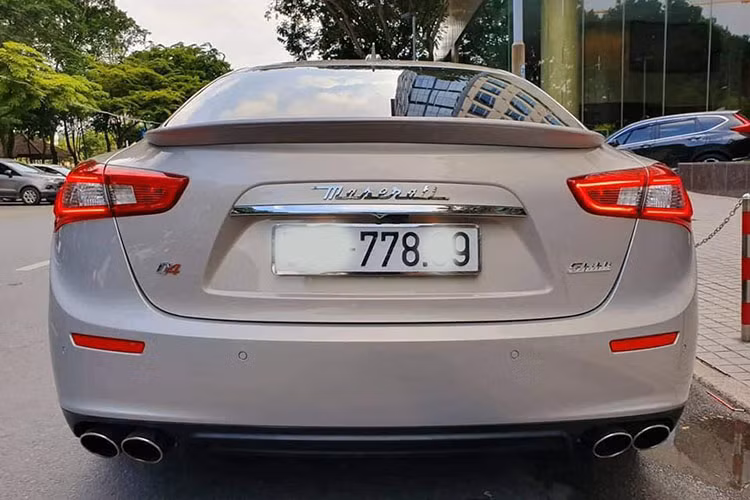 Maserati Ghibli là mẫu xe sang cỡ trung, được xem là đối thủ của những chiếc sedan thể thao như; BMW M5, Audi S6 và Mercedes-AMG E63. Đây cũng là một trong những dòng xe được nhập khẩu chính hãng tại thị trường Việt Nam khi mới xuất hiện vào cuối năm 2015.