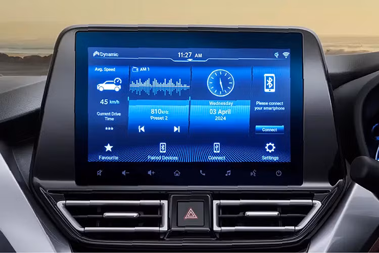 Trong khi đó, trang bị an toàn của mẫu xe này khá cơ bản với 6 túi khí, hệ thống cân bằng điện tử, hỗ trợ khởi hành ngang dốc, hệ thống chống bó cứng phanh ABS, phân bổ lực phanh điện tử EBD và móc ghế trẻ em ISOFIX.