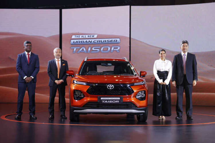Hãng xe Nhật Bản đã chính thức ra mắt mẫu xe hoàn toàn mới mang tên Toyota Urban Cruiser Taisor 2024 mới tại Ấn Độ. Đúng như tên gọi, đây là phiên bản SUV lai Coupe của dòng xe cỡ nhỏ Toyota Urban Cruiser Hyryder hiện đang bán tại thị trường này.