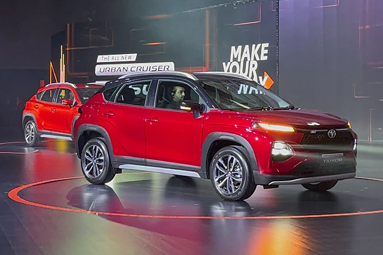 Tại thị trường Ấn Độ, mức giá xe Toyota Urban Cruiser Taisor cho 6 phiên bản dao động từ 774.000 - 1.304.000 Rupee (khoảng 231 - 390 triệu đồng). Như vậy, mẫu xe này có giá khởi điểm cao hơn Suzuki Fronx trong khi bản cao cấp nhất lại rẻ hơn. Xe sẽ cạnh tranh với những đối thủ như Suzuki Fronx, Kia Sonet và Hyundai Venue.