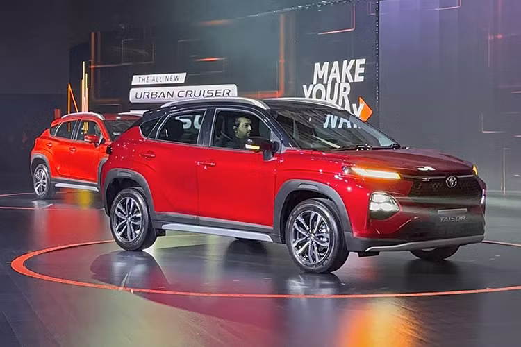 Tại thị trường Ấn Độ, mức giá xe Toyota Urban Cruiser Taisor cho 6 phiên bản dao động từ 774.000 - 1.304.000 Rupee (khoảng 231 - 390 triệu đồng). Như vậy, mẫu xe này có giá khởi điểm cao hơn Suzuki Fronx trong khi bản cao cấp nhất lại rẻ hơn. Xe sẽ cạnh tranh với những đối thủ như Suzuki Fronx, Kia Sonet và Hyundai Venue.