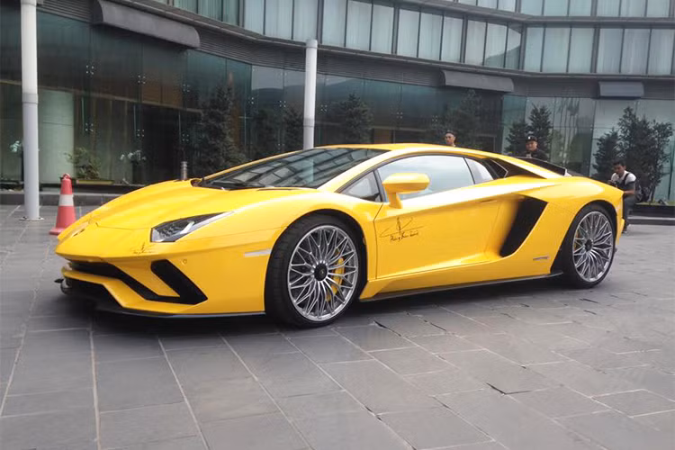 Sang ngày 7/3, hành trình sẽ tiếp diễn với đích đến là Quảng Bình, quãng đường khoảng 400km. Tại tỉnh Quảng Bình, đoàn siêu xe Car &amp; Passion 2018 dự kiến sẽ ghé thăm và thắp hương mộ Đại Tướng Võ Nguyên Giáp cũng như thăm quan danh lam thắng cảnh tại động Phong Nha.