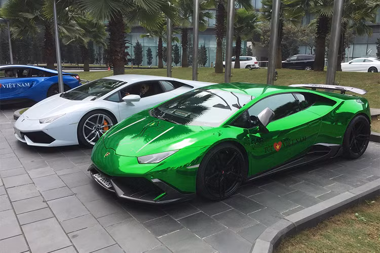 Dàn siêu xe của Car &amp; Passion 2018 từ Hà Nội lăn bánh xuống Hải Dương bao gồm 7 chiếc siêu xe đủ chủng loại như Ferrari 458 Italia độ Liberty Walk, F12 Berlinetta, Lamborghini Aventador biển "tứ quý" 9, Aventador S và 3 chiếc Lamborghini Huracan LP610-4, cùng BMW i8.