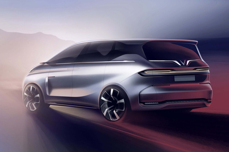 Xe được trang bị đèn Bi-LED và lưới tản nhiệt kiểu kim cương mang dáng vẻ hiện đại. Để phù hợp với phân khúc cao cấp, VinFast chọn cửa trượt điện tương tự như trên KIA Carnival.