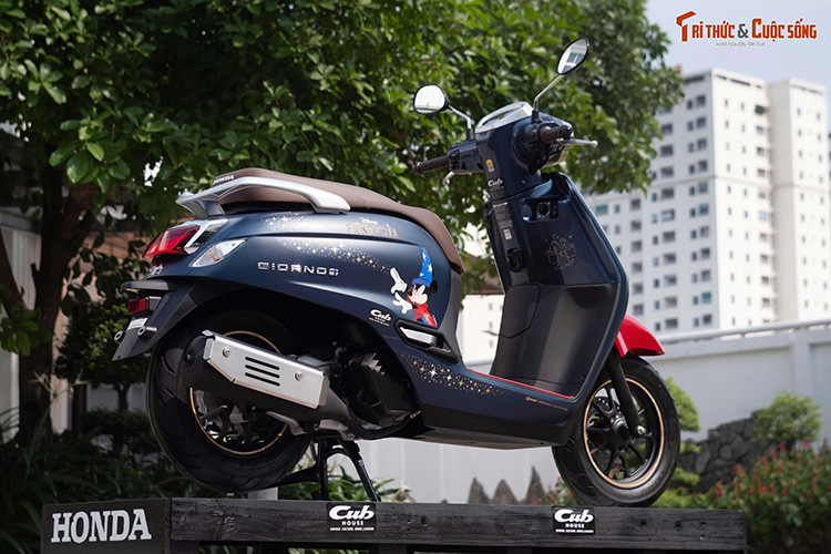Hiện tại, giá xe Honda Giorno+ Disney Fantasia 85 Years Limited Edition tại Việt Nam chưa được công bố nhưng dự đoán sẽ cao hơn nhiều so với phiên bản thường đang bán tại một số cửa hàng tại Việt Nam.