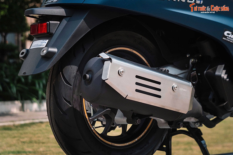 Honda Giorno+ Disney Fantasia 85 Years Limited Edition sử dụng động cơ eSP+, xi-lanh đơn, dung tích 125cc, phun xăng điện tử và làm mát bằng dung dịch.