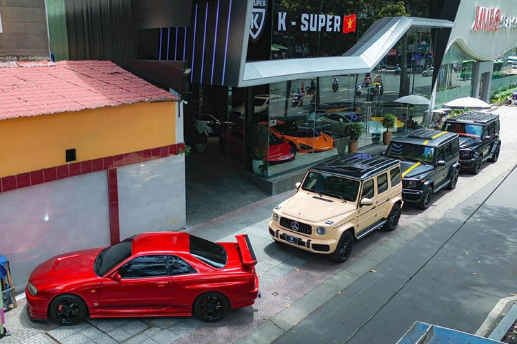 Tháng 6/2023 vừa qua, tay cò siêu xe Phan Công Khanh tổ chức sự kiện ra mắt thương hiệu mới K-Super của mình, đó là 1 showroom chuyên mua bán, ký gửi các dòng xe cao cấp đắt tiền, trước đó "tay cò" này bị đồn vỡ nợ, bản thân của Khanh "Supper" cũng không lên tiếng giải thích vụ việc, thay vào đó còn hùa với cư dân mạng bằng cách chia sẻ những dòng trạng thái làm ăn khó khăn...