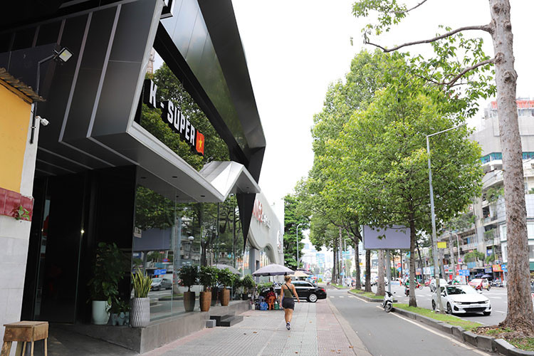 K-Super từng gây tiếng vang trong giới chơi xe khi nhập về một số siêu xe, hypercar (siêu siêu xe) triệu USD cho ông Đặng Lê Nguyên Vũ, đại gia Hoàng Kim Khánh hay một số người có tiếng trong lĩnh vực lan đột biến hay ca sĩ, cầu thủ nổi tiếng...