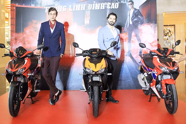 Giá xe Honda Winner X 2020 tại Việt Nam được phân phối chính hãng từ 45,9 triệu đồng cho phiên bản thể thao phanh thường; Phiên bản Camo phanh ABS có giá 48,9 triệu đồng; Phiên bản đen mờ phanh ABS có giá 49,490 triệu đồng và cuối cùng là phiên bản đường đua được trang bị phanh ABS cùng phụ kiện độ chính hãng có giá 49,990 triệu đồng.