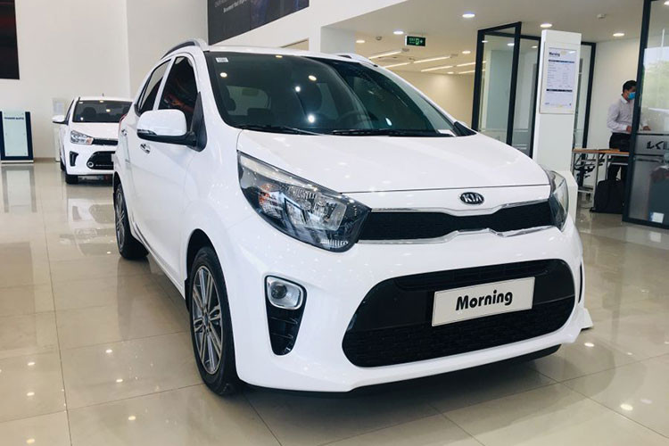 Mẫu xe còn lại trong top 10 là Kia Morning. Mẫu xe hạng A này bán ra 31 chiếc, giảm 44,6%. Cũng như sedan hạng D, phân khúc xe hạng A tại Việt Nam hiện không còn được ưa chuộng như trước. Kia Morning là một minh chứng rõ ràng cho xu hướng này.