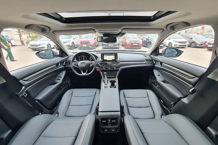 Trong tháng 3/2025, hãng Honda tiếp tục ưu đãi tiền mặt lên đến 250 triệu đồng cho Accord. Đáng tiếc là chương trình khuyến mại cao nhất trong phân khúc sedan hạng D này không thể giúp cải thiện doanh số của Honda Accord.