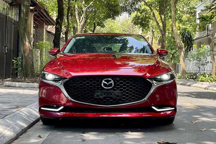 Trong tháng 3/2025, hãng Mazda chỉ bán được 9 chiếc sedan hạng trung này cho người Việt, giảm 43,7%. Trái ngược với Honda Accord, Mazda6 sở hữu giá bán cực hấp dẫn, chỉ dao động từ 769 - 899 triệu đồng, ngang ngửa sedan hạng C. Tuy nhiên, việc mẫu xe này đã lâu chưa có phiên bản nâng cấp, cộng với sự chuyển dịch trong xu hướng mua ôtô của người Việt, đã ảnh hưởng không nhỏ đến doanh số.