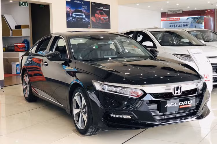 Cụ thể, mẫu xe bán ế ẩm nhất thị trường Việt Nam trong tháng 3/2025 vẫn là Honda Accord. Trong tháng vừa qua, hãng Honda chỉ bán được 5 chiếc Accord cho người Việt, tăng trưởng 150%. Doanh số cộng dồn trong quý I năm 2025 của mẫu sedan hạng D này cũng chỉ đạt 12 chiếc.
