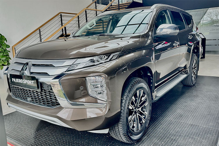 Tương tự tháng 2/2025, trong tháng 3 vừa qua, Mitsubishi Pajero Sport đã một lần nữa góp mặt trong top 10 xe bán kém nhất thị trường. Doanh số của mẫu xe này đạt 22 chiếc, tăng trưởng 144,4%. Nhiều nguồn tin cho biết, hiện đại lý không còn nhiều xe và Mitsubishi Pajero Sport chuẩn bị đón phiên bản nâng cấp nhẹ.