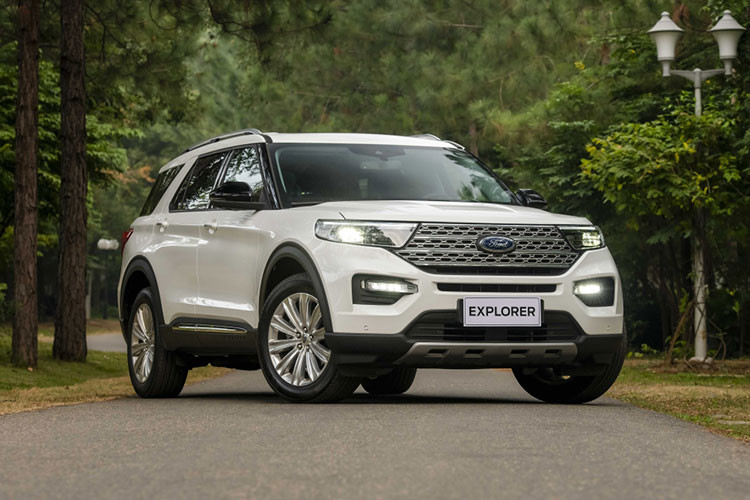 Không chỉ Toyota Land Cruiser, phân khúc SUV cỡ lớn còn có thêm một đại diện khác xuất hiện trong top 10, đó là Ford Explorer. Doanh số của mẫu xe Mỹ này đạt 28 chiếc, tăng nhẹ 7,6%. Trong nhiều tháng qua, hãng Ford đã liên tục áp dụng giá ưu đãi 1,999 tỷ đồng cho Explorer, giảm 100 triệu.