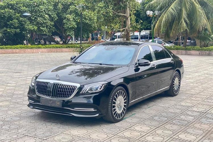 Sau khi hãng xe sang Đức tại Việt Nam giới thiệu phiên bản nâng cấp Mercedes-Benz Maybach S450 4Matic mới vào năm ngoái, trên thị trường xe cũ nhanh chóng xuất hiện nhiều chiếc Maybach S400 4Matic "siêu lướt" được chủ nhân đăng bán lại với mức giá khá "hời", giảm tới vài tỷ đồng so với lúc mua mới.